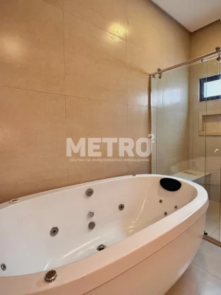 Imagem Casa à venda, 4 Suítes, 3 com varanda, sendo a Suíte Master ampla com jacuzzi