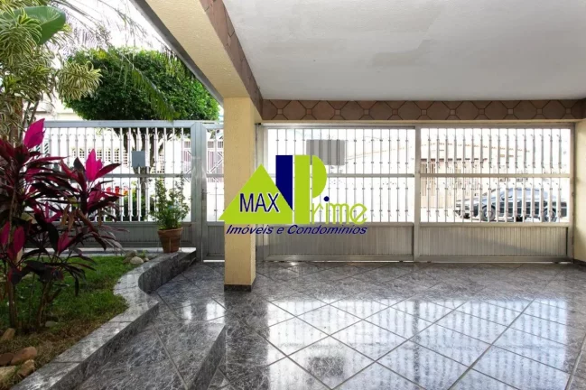 Imagem Casa para locação na Vila Granada, São Paulo-SP: 6 quartos, 1 suíte, 2 salas, 3 banheiros, 9 vagas de garagem, 300m²