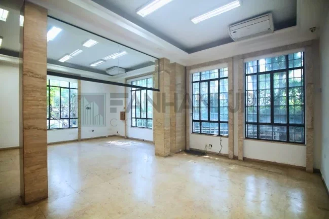 Imagem Casa Comercial de Alto Padrão para Locação no Jardim América, São Paulo-SP: 6 Salas, 6 Banheiros, 20 Vagas - 824m²!