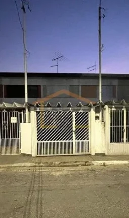 Imagem Sobrado amplo com 2 dormitórios com armários, 2 banheiros, sala com ar-condicionado, cozinha grand...