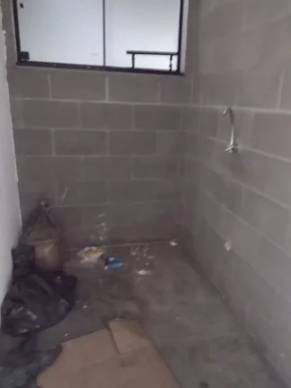 Imagem barracão industrial no bairro verde com 355,00 m² de construção, recuo pra 3 veículos. piso de ...