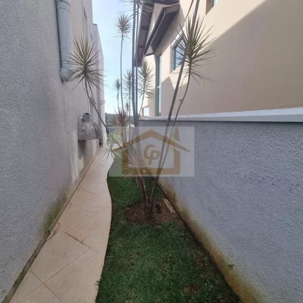 Imagem Linda!!! Casa com 3 quartos sendo Duas Semi Suítes, 4 vagas