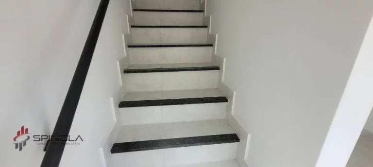 Imagem Sobrado com 2 dormitórios à venda, 60 m² por R$ 405.000,00 - Maracanã - Praia Grande/SP