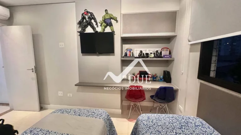 Imagem Lindo Apartamento à venda 2 quartos com dependência no Embaré em Santos