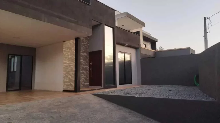 Imagem Casa com 2 dormitórios e 2 vagas de garagem - Morro do Meio | Joinville/SC