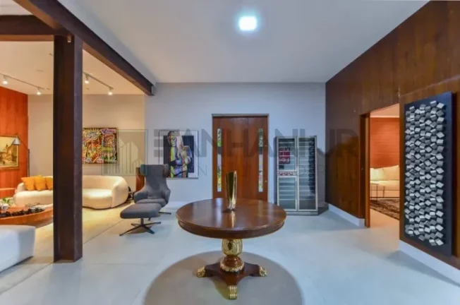 Imagem Luxuosa cas à venda no Jardim Europa: 4 quartos, 4 suítes, 5 salas, 6 banheiros, 8 vagas de garagem, 1.117,00m² de área. Venha conferir!