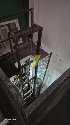 Imagem Galpão comercial/industrial com excelente estrutura e frente imponente.