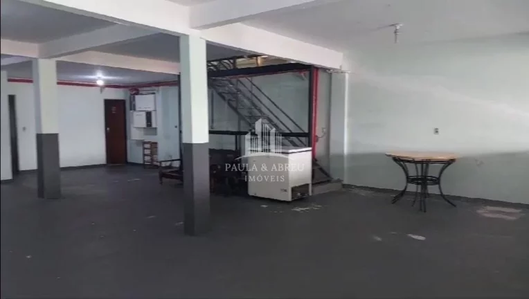 Imagem Aluga-se Salão Comercial de 200m², Energia Trifásica, Acesso 17 degraus, Churrasqueira, Banheiros no Jardim Campo Verde, Mauá-SP