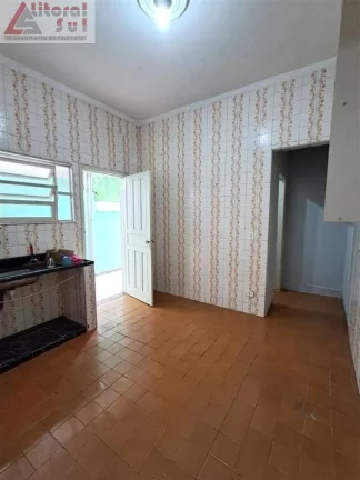 Imagem Casa à venda em Tupiry, Praia Grande-SP: 2 quartos, 1 sala, 2 banheiros, 2 vagas de garagem, 80m² de área. Venha conferir!