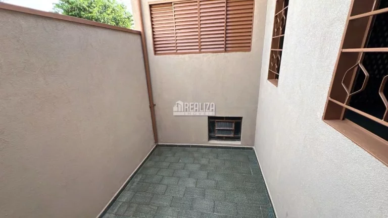 Imagem Casa de 3 quartos para alugar em Uberaba - Conjunto Pontal