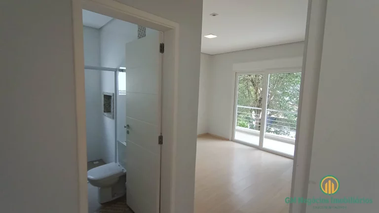 Imagem Casa com 3 suítes e piscina em condomínio de alto padrão na Granja Viana
