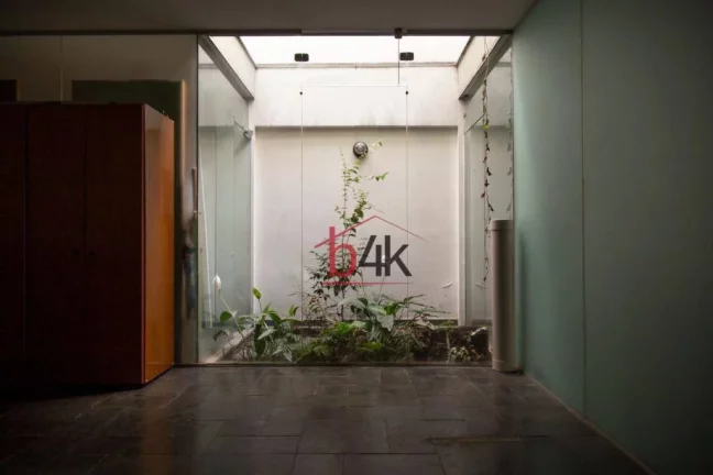 Imagem Casa para locação e/ou venda em Moema. 200m², 4 quartos, 4 banheiros e 3 pavimentos. na rua Maturi, 55.