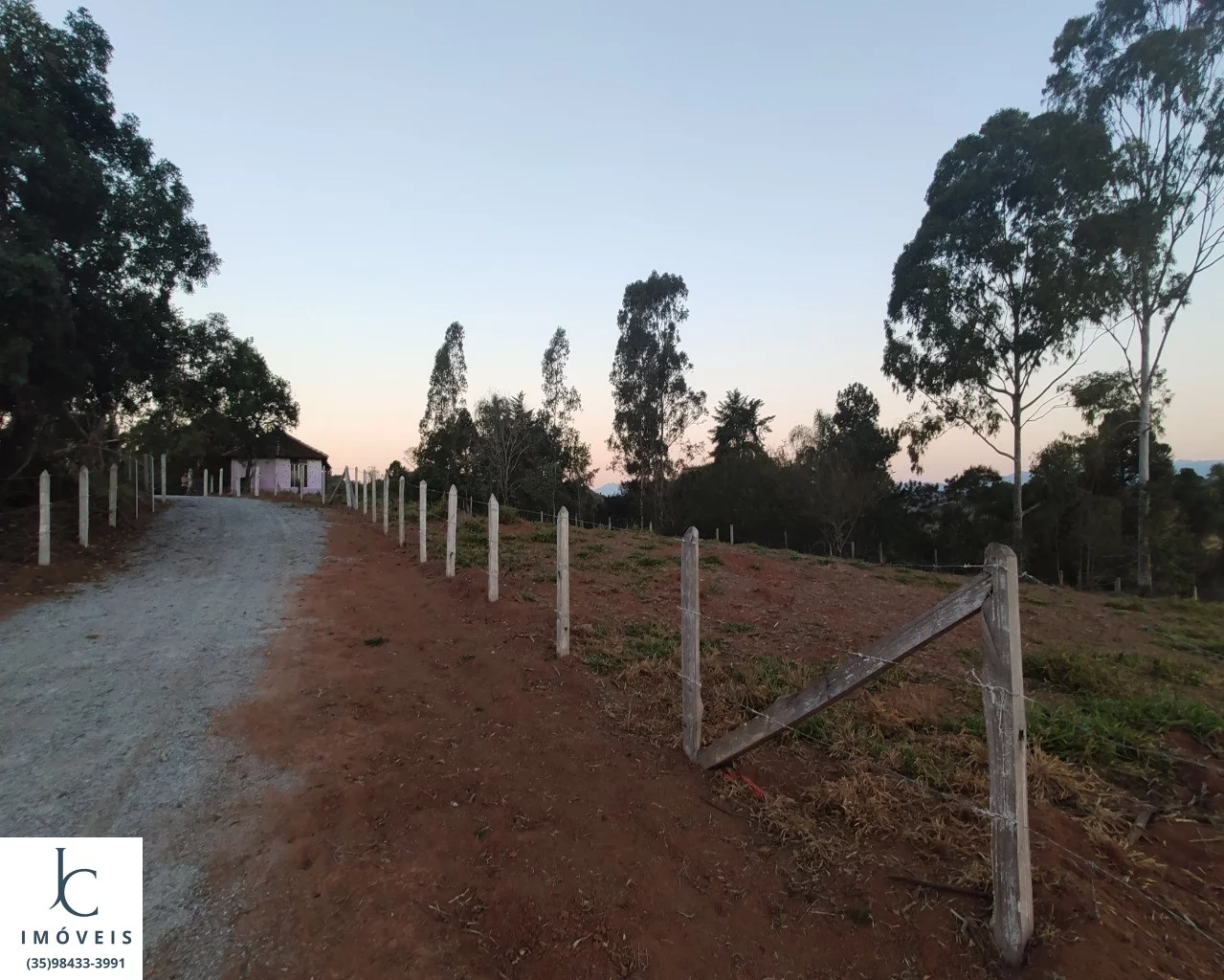 Imagem Lindas chácaras à venda , próximo a São Lourenço MG, acesso pela rodovia, a poucos metros do asfalto.
