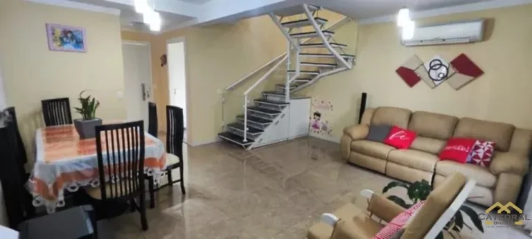Imagem Sobrado à venda com 3 quartos (1 suíte) no Bairro Engordadouro em Jundiaí