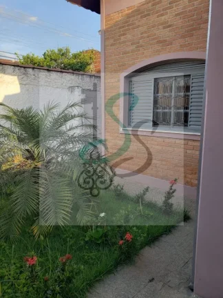Imagem Venda de casa na Vila Nunes, Lorena. 3 dormitórios sendo 1 suíte, sala, cozinha com armários, área de serviço, 3 banheiros, 2 vagas de garagem cober