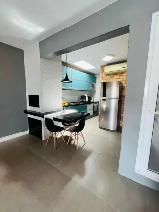 Imagem Casa com 3 dormitórios sendo 1 suíte e 2 vagas de garagem - Adhemar Garcia | Joinville/SC