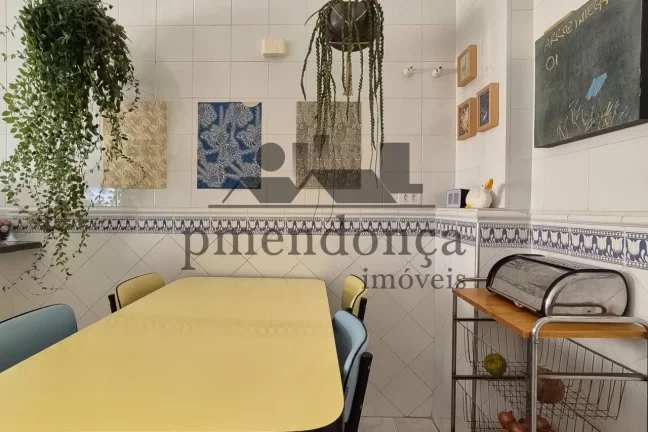 Imagem Apartamento venda Avenida Higienopolis com 3 quartos ( 1 sui­te ) e 1 vaga, 186 m2