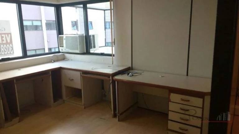 Imagem Sala comercial com área privativa de 60,79m² e área total de 101,02m². SEMI MOBILIADA. O Centro ...