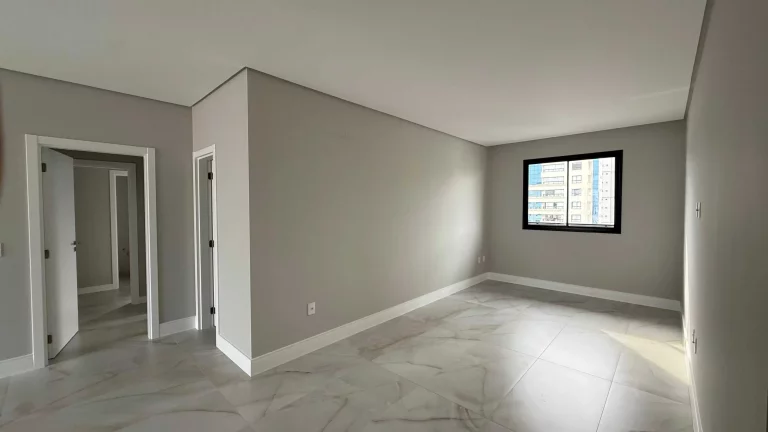 Imagem Apartamento com 3 suítes e 2 vagas de garagem em Balneário Camboriú/SC