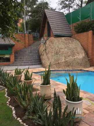 Imagem Alphaville 8 Casa de 380m² com 4 Dorms sendo 1 Suíte e 4 Vagas de Garagem