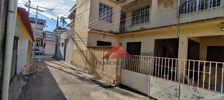 Imagem Casa com 4 dormitórios à venda, 243 m² por R$ 380.000,00 - Barreto - Niterói/RJ