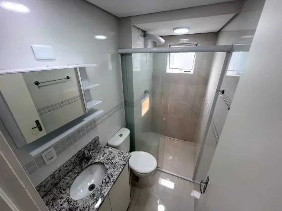 Imagem Apartamento reformado com 2 dormitórios e 1 vaga em condomínio - Camboriú/SC