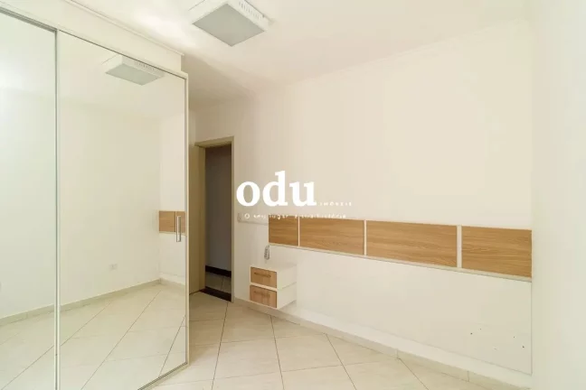 Imagem Um sobrado que une o conforto de uma casa com a praticidade e segurança de um condomínio. Com 100 ...