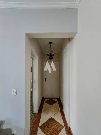 Imagem Apartamento com 2 dormitórios, sendo 1 suíte e dependência completa a 1/2 quadra da praia à venda no Embaré, Santos/SP