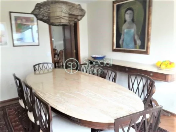 Imagem Apartamento Duplex Primeiro Piso - Amplo living com lareira e terraço, sala de jantar, sala de tv, ...