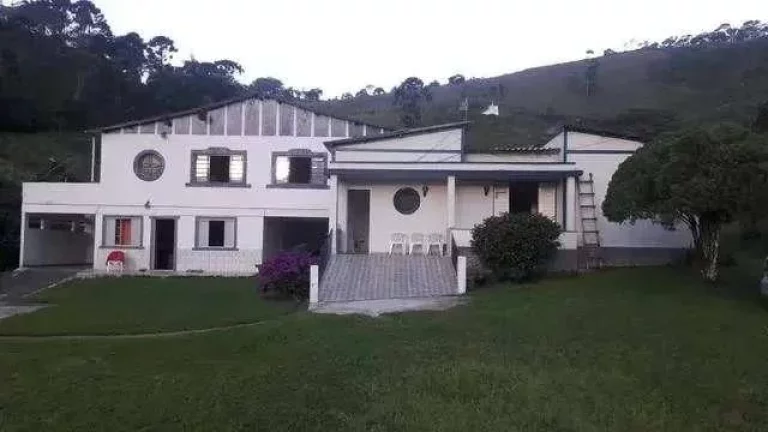 Imagem Oportunidade Única: Sítio de 7,5 Hectares com Três Moradias