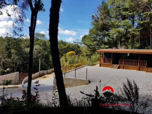 Imagem Bangalô a Venda na Região do Recanto das Araucária em Campos do Jordão-SP.