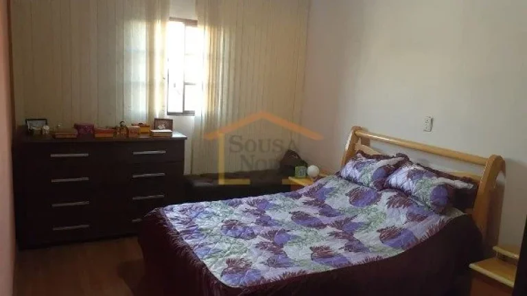 Imagem Sobrado à venda com 115m² de área construída em terreno de 5x25. Conta com sala para dois ambien...