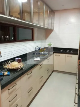 Imagem Vendo Casa, Porteira Fechada, em Condomínio Fechado com 300m², 5 quartos, s/ 2 suítes e 4 vagas