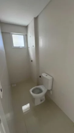 Imagem Apartamento com 4 suítes e 2 vagas de garagem no Centro em Itapema/SC