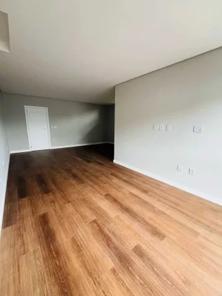 Imagem Casa alto padrão com 3 suítes sendo 1 master e 5 vagas - América | Joinville/SC