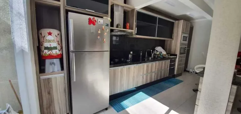 Imagem Casa com 4 dormitórios sendo 1 suíte e 3 vagas de garagem no Centro de Itajaí