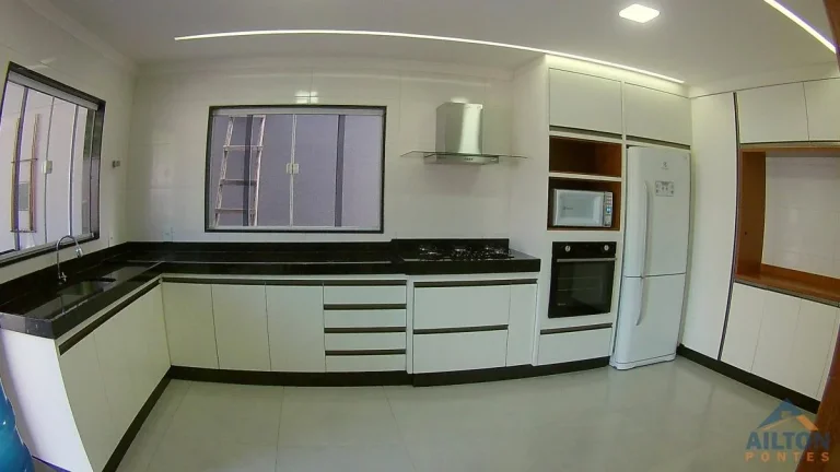 Imagem Casa Linear com 4 Quartos à Venda em Praia de Santa Mônica - Guarapari/ES