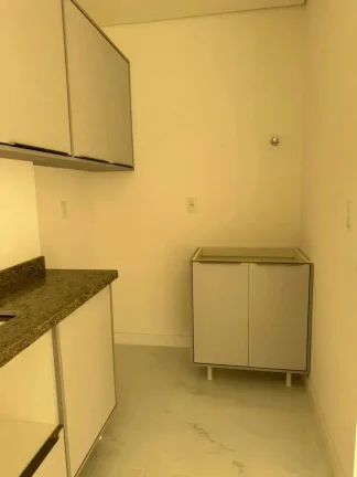 Imagem Apartamento com 2 dormitórios sendo 2 suítes e 1 vaga de garagem em Camboriú/SC