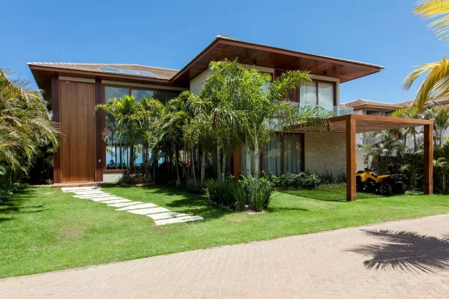 Imagem Casa em Condomínio à venda em Praia do Forte -BA com vista para o mar