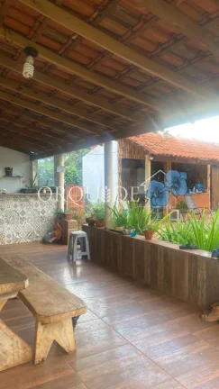 Imagem Chácara à venda em Rio Verde-GO: 3 quartos, 1 suíte, 1 sala, 2 banheiros, 2 vagas de garagem, 180m² de área. Aproveite!