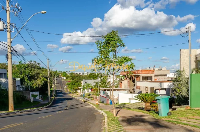 Imagem Lote com 1.000 m ² na Alameda das Tulipas - Parte Alta do condomínio.