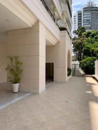 Imagem 3/4, 2 Suites, atualmente modificado p/ 2 Suites, c/ sala ampliada, lavabo e varandas - localizado na Rua da Graça, plana, ao lado do Museu MAC Bahia