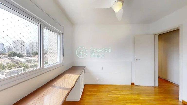 Imagem Apartamento com 220m² na Granja Julieta voltado para a Hípica de Santo Amaro. Amplo living com var...