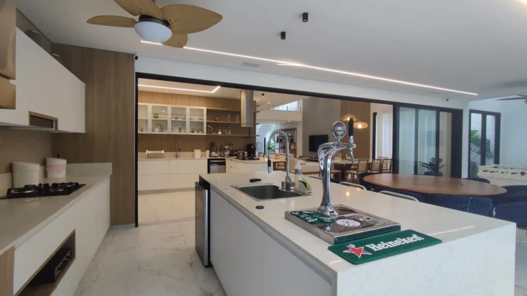 Imagem Casa de Luxo à Venda em Riviera de São Lourenço Módulo 24 - 5 Quartos, 5 Suítes, 3 Salas, 4 Vagas de Garagem