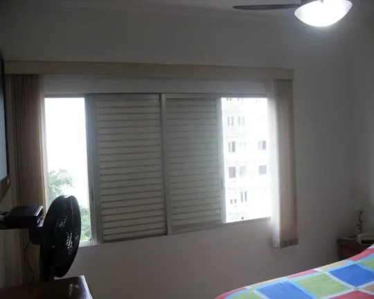 Imagem Imperdível!!! Apartamento todo reformado, andar alto,com excelente distribuição, living para 2 am...