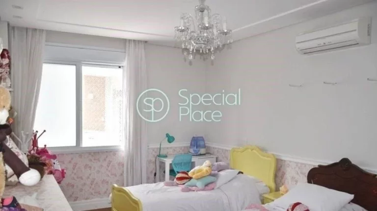 Imagem Excelente apartamento com 250m², reformado, espaços generosos, com terraço e excelente localizaç...