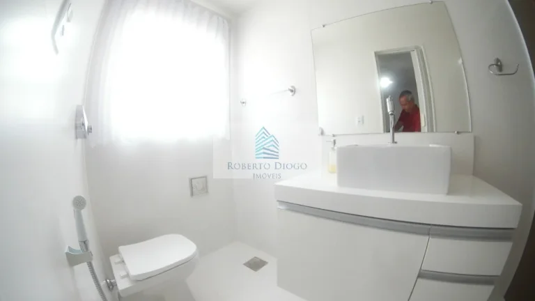 Imagem Venda de casa em São Francisco, Niterói-RJ: 2 quartos, 1 suíte, 2 salas, 3 banheiros, 4 vagas de garagem, 100m². Confira!