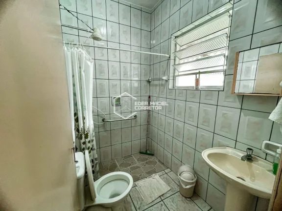 Imagem A poucos minutos das águas da Praia do Porto Novo, essa casa é o refúgio perfeito para quem busca...