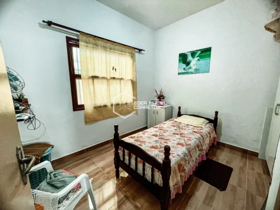 Imagem A poucos minutos das águas da Praia do Porto Novo, essa casa é o refúgio perfeito para quem busca...