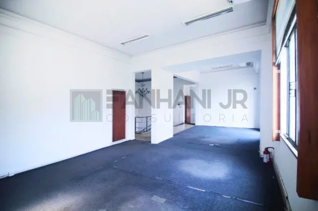 Imagem Casa Comercial de Alto Padrão para Locação no Jardim América, São Paulo-SP: 6 Salas, 6 Banheiros, 20 Vagas - 824m²!